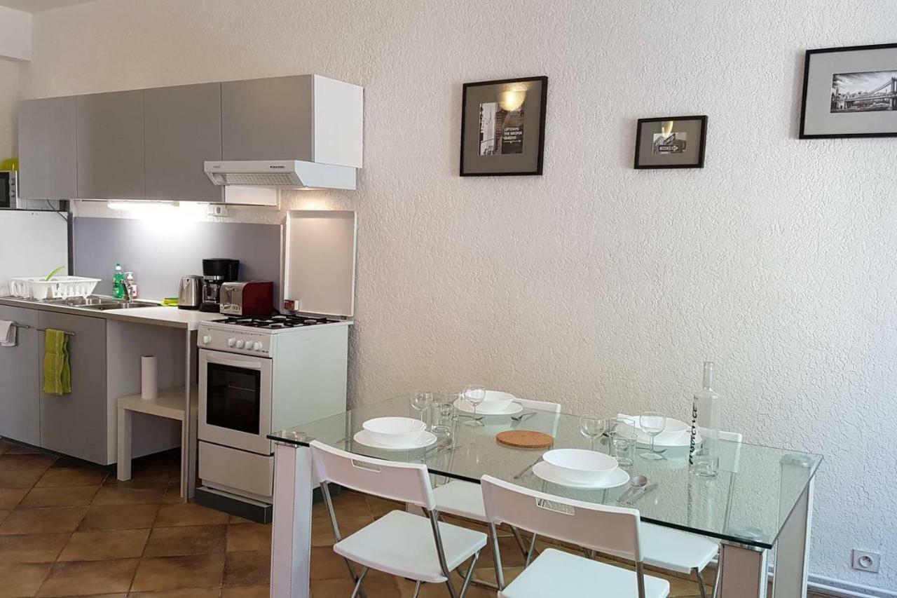 Appartements Coeur De Village Сен-Жан-дю-Бруел Екстериор снимка